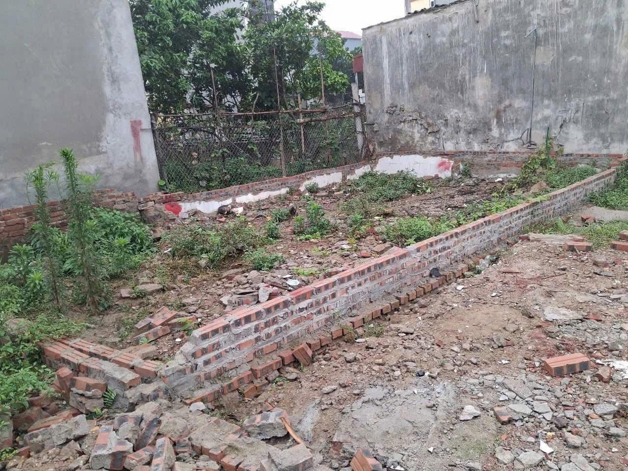 Cần bán 40m đất sổ vuông tại thôn 3 vạn phúc thanh trì hà nội , giá 3.050 tỷ  liên hệ chính chủ 0975803080 để xem trực tiếp